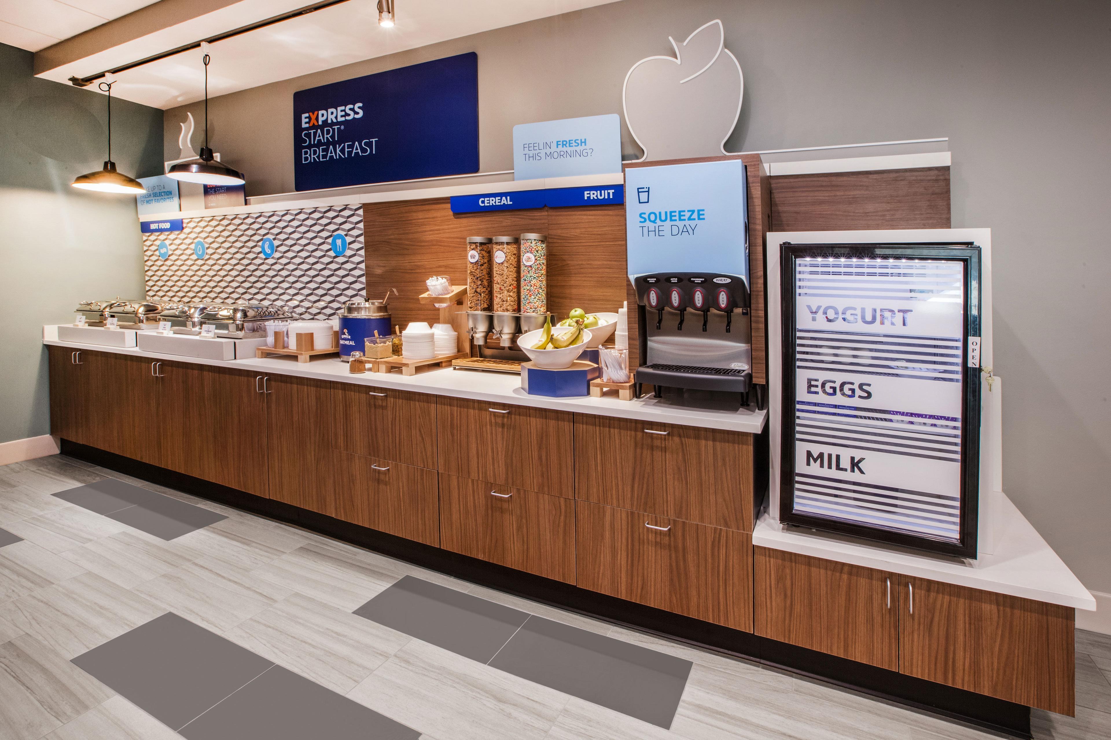 Holiday Inn Express & Suites Greenfield By Ihg Экстерьер фото