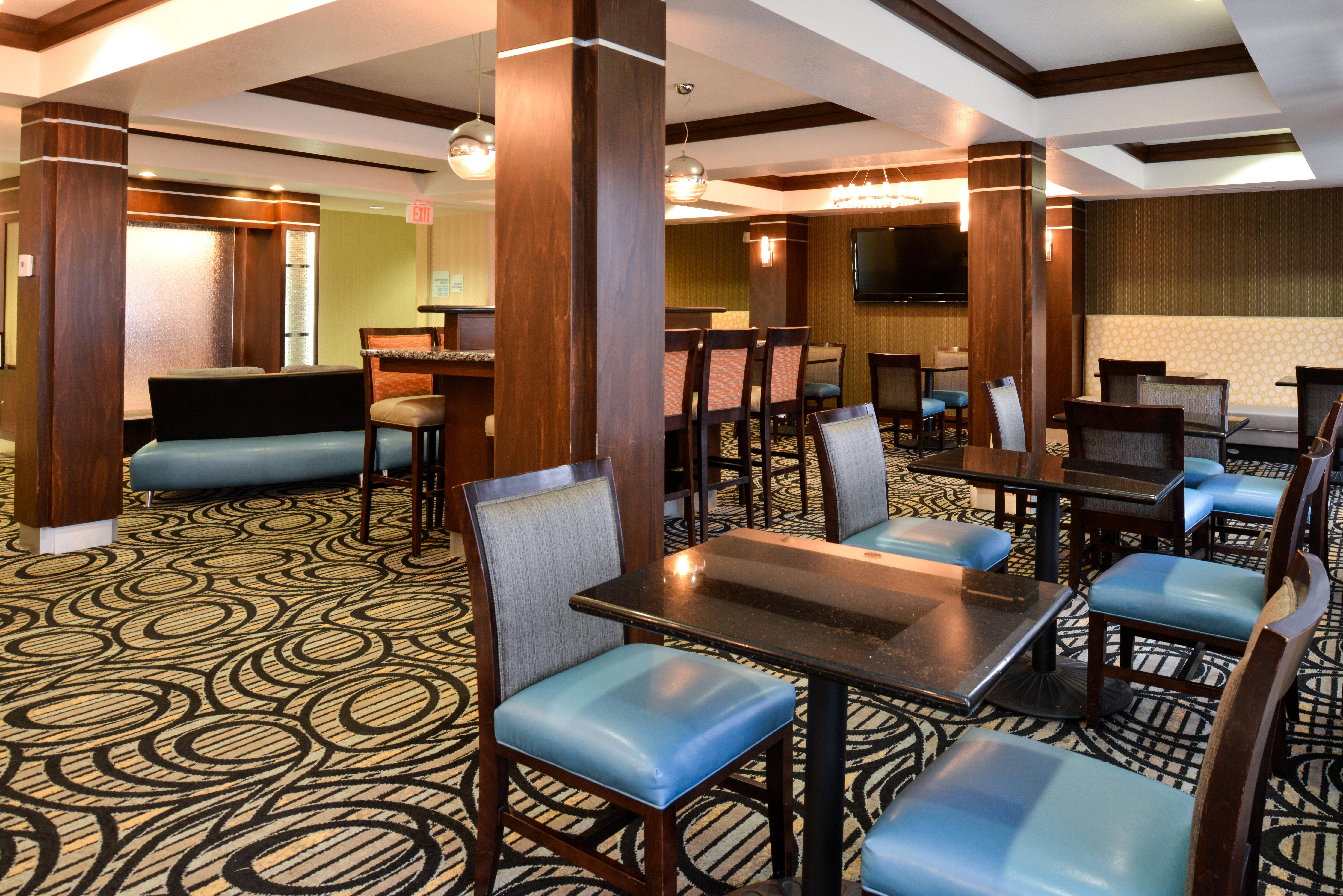 Holiday Inn Express & Suites Greenfield By Ihg Экстерьер фото