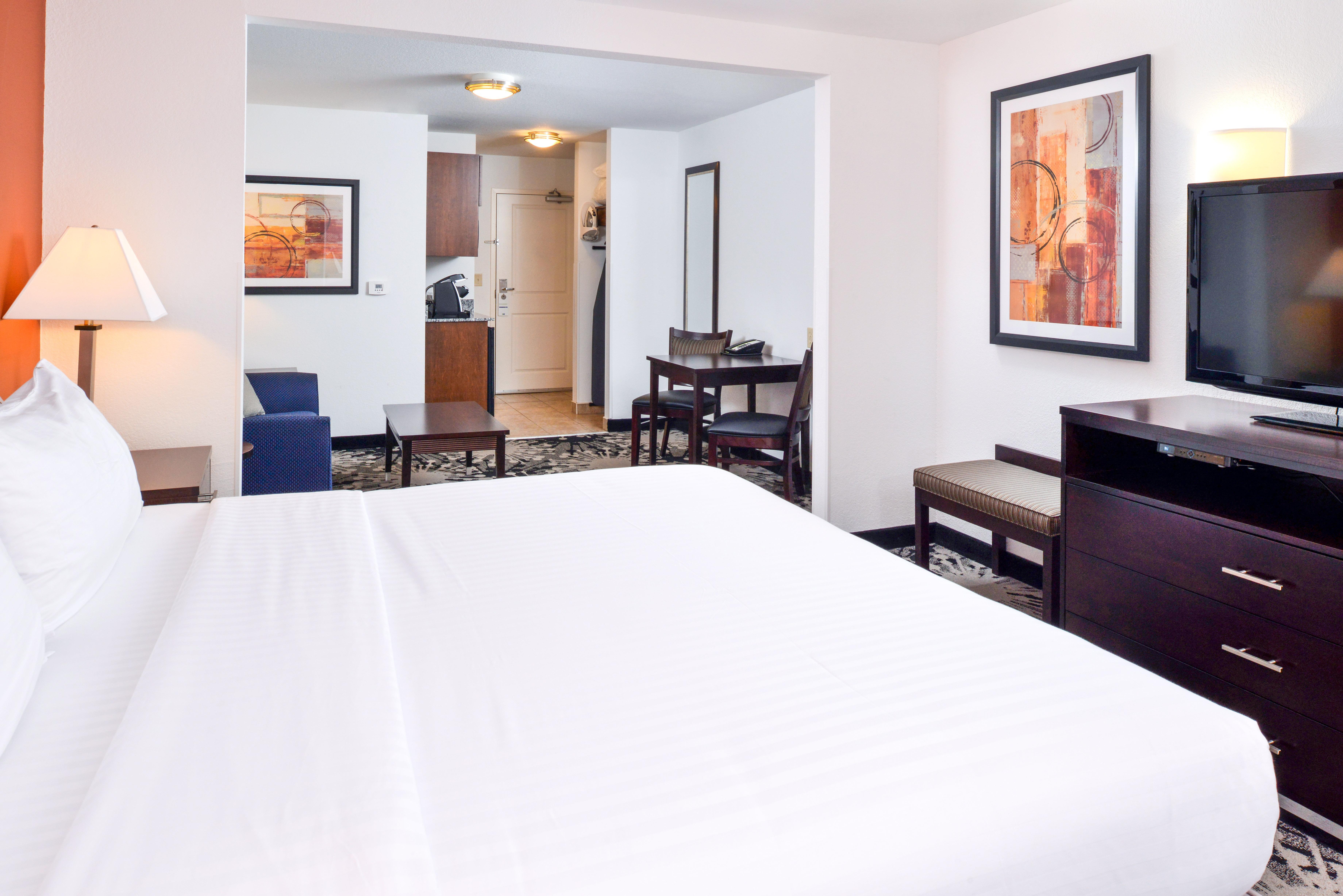 Holiday Inn Express & Suites Greenfield By Ihg Экстерьер фото