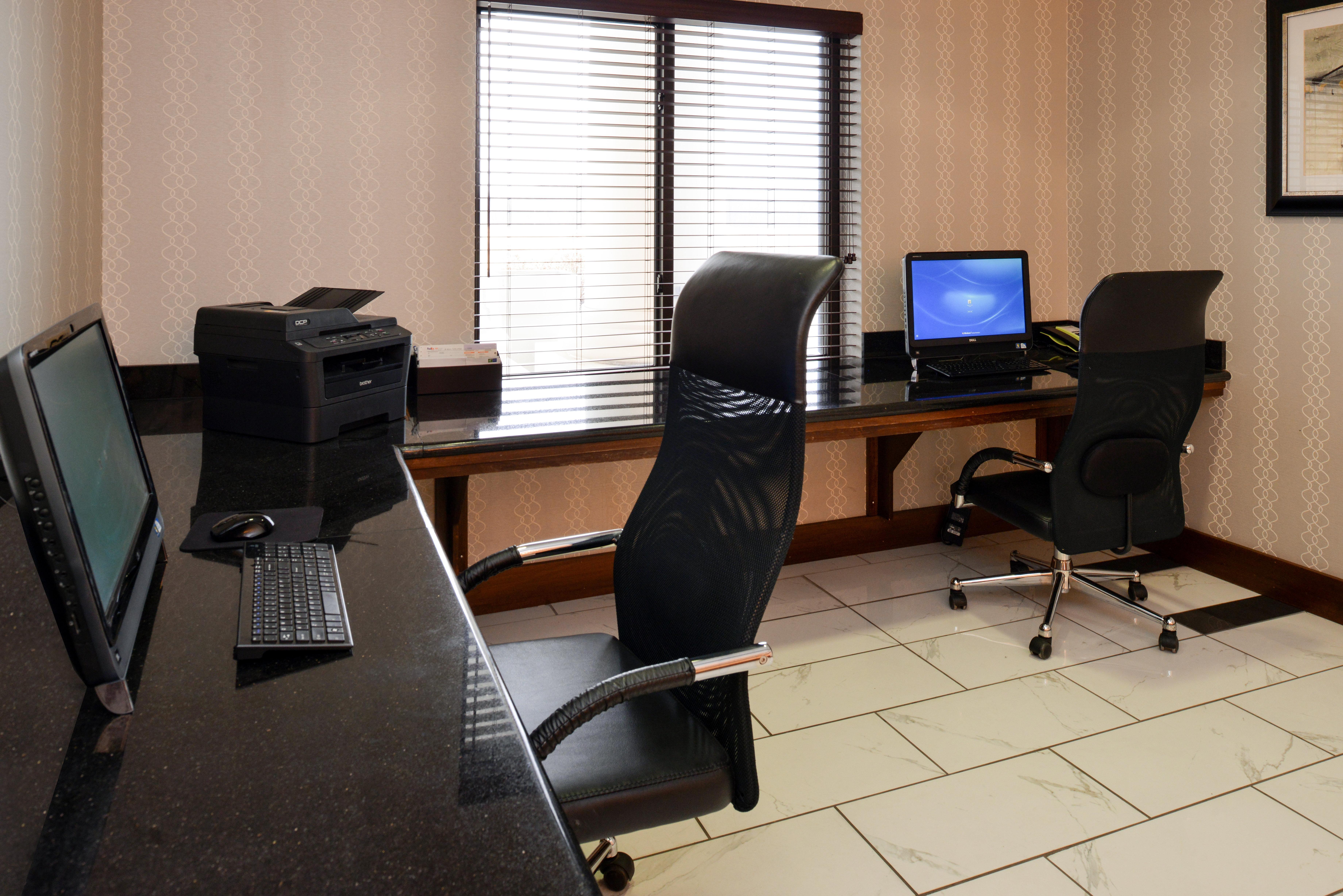 Holiday Inn Express & Suites Greenfield By Ihg Экстерьер фото