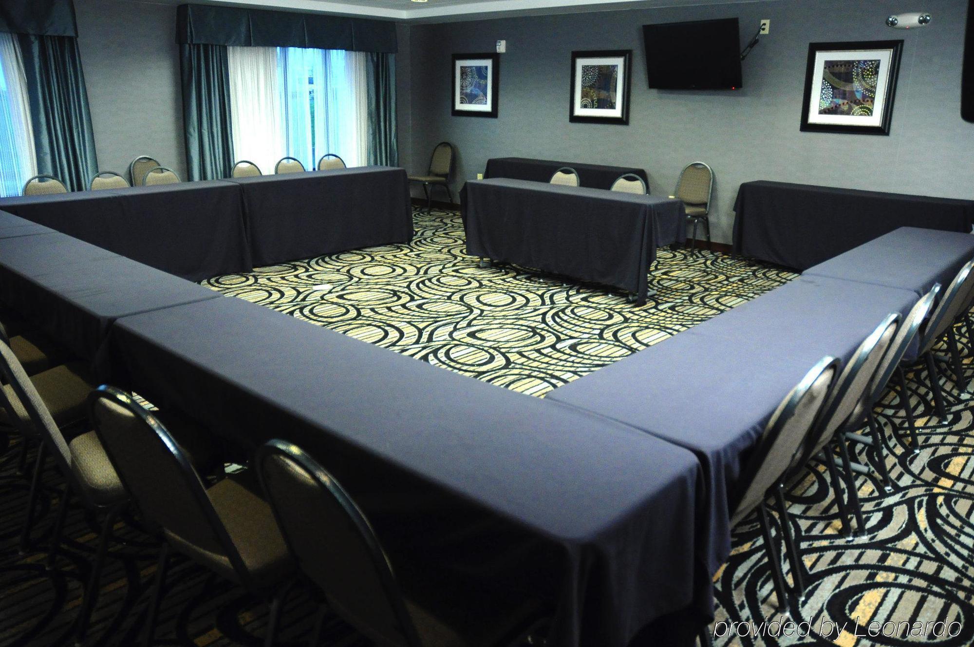 Holiday Inn Express & Suites Greenfield By Ihg Экстерьер фото