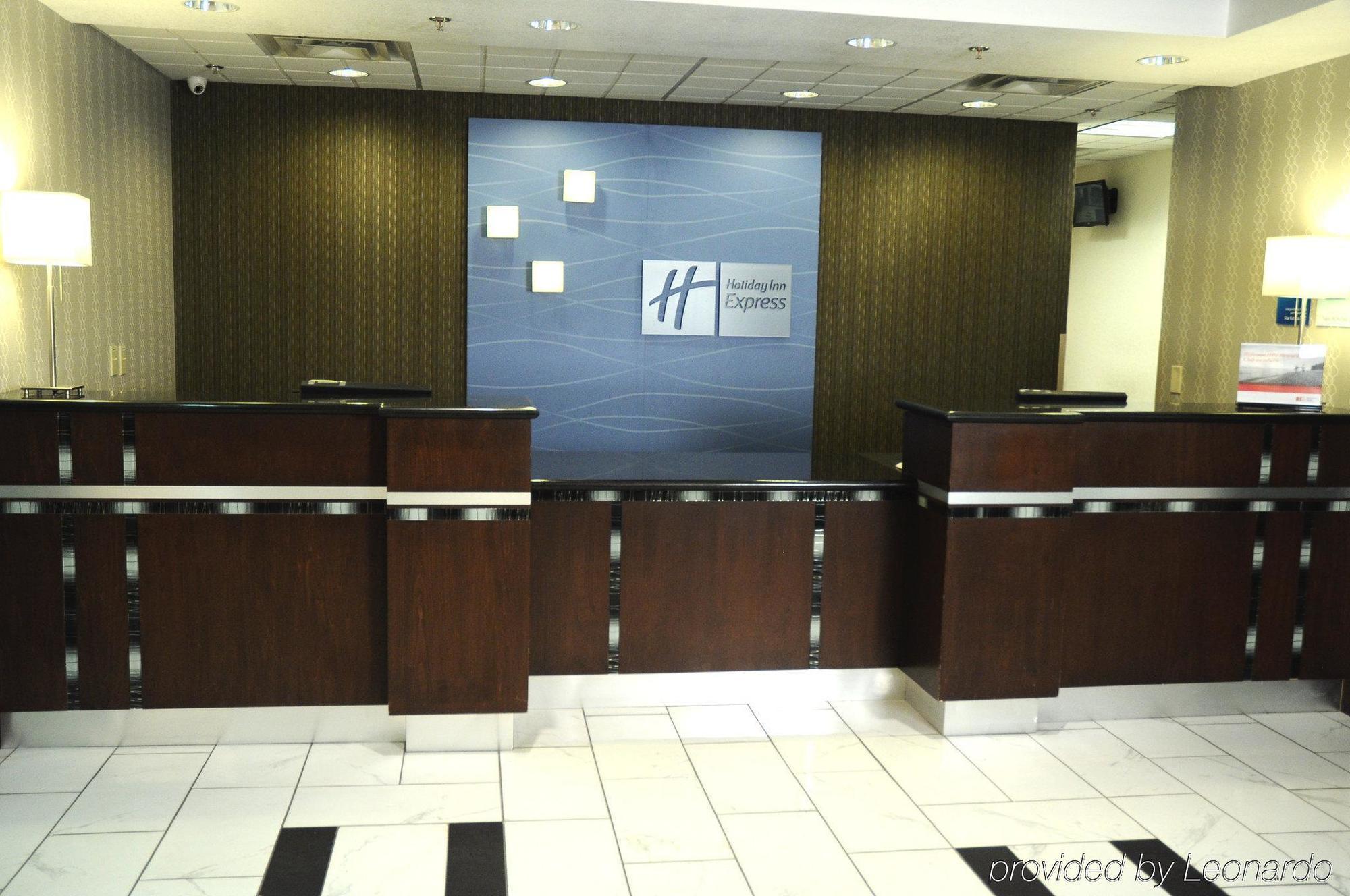Holiday Inn Express & Suites Greenfield By Ihg Экстерьер фото