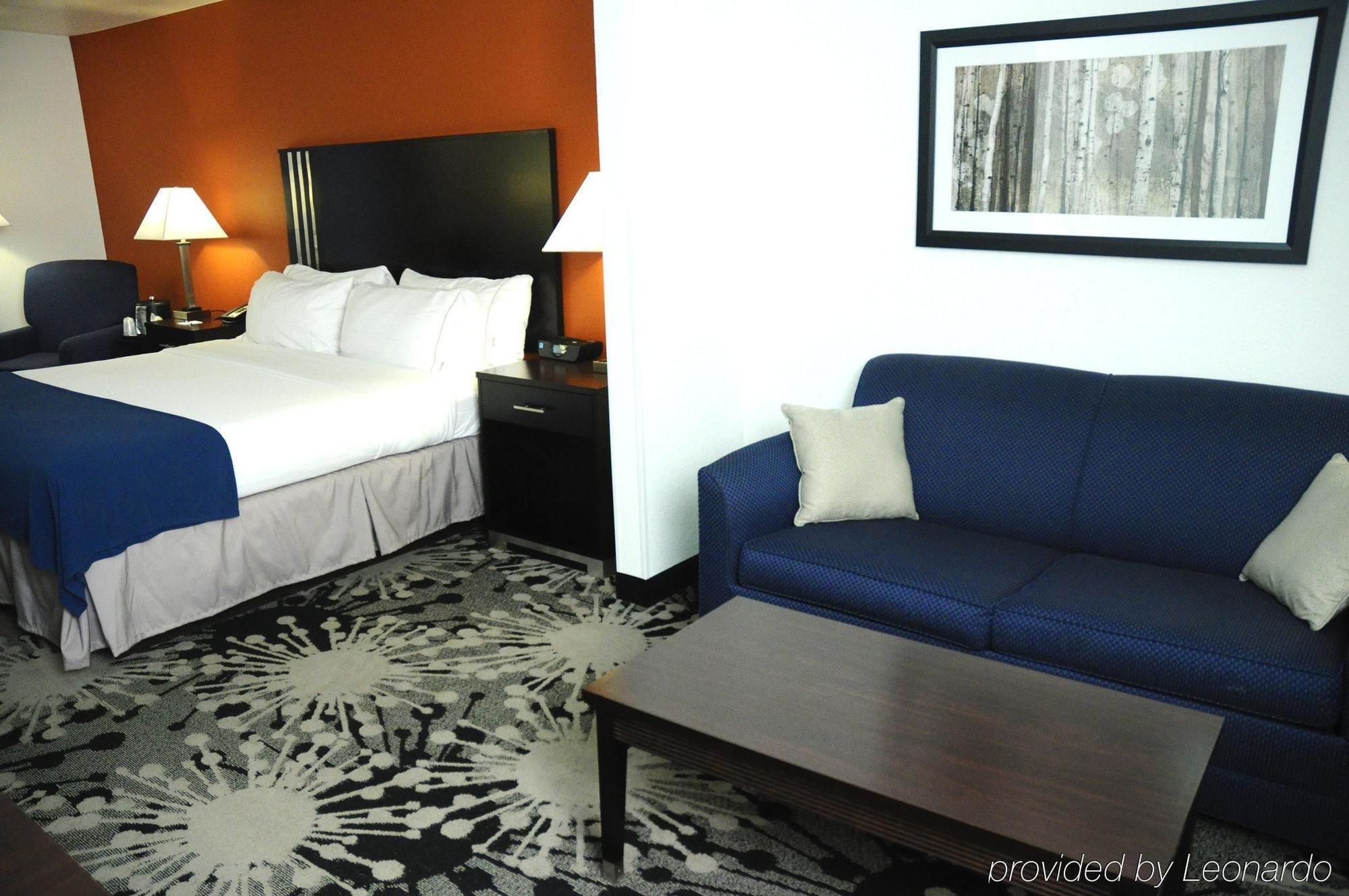 Holiday Inn Express & Suites Greenfield By Ihg Экстерьер фото